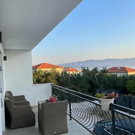 Lejlighed Blue Sky Apartment, Slatine